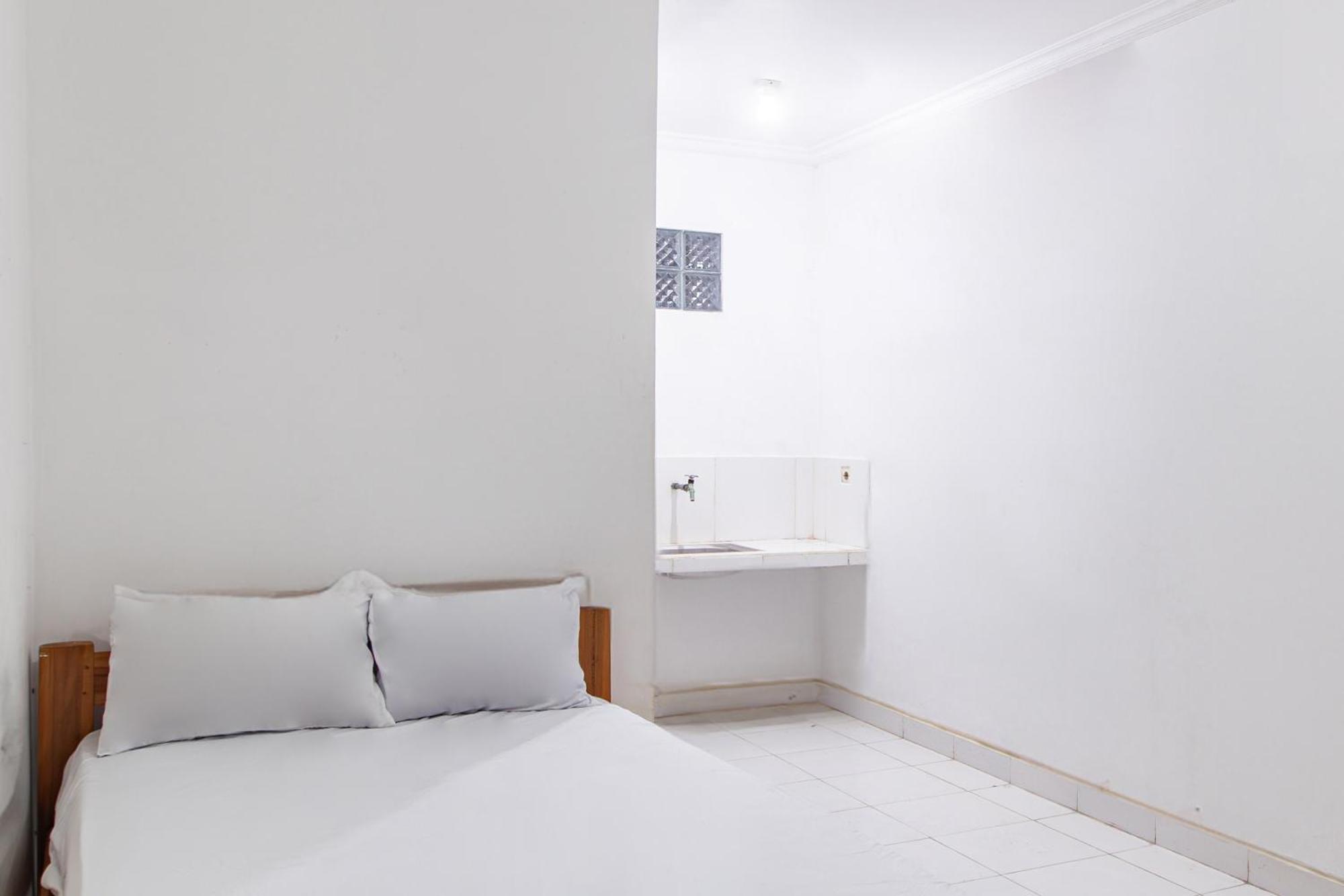 Oyo Life 93504 Kost Krisna Ξενοδοχείο Temukus Εξωτερικό φωτογραφία
