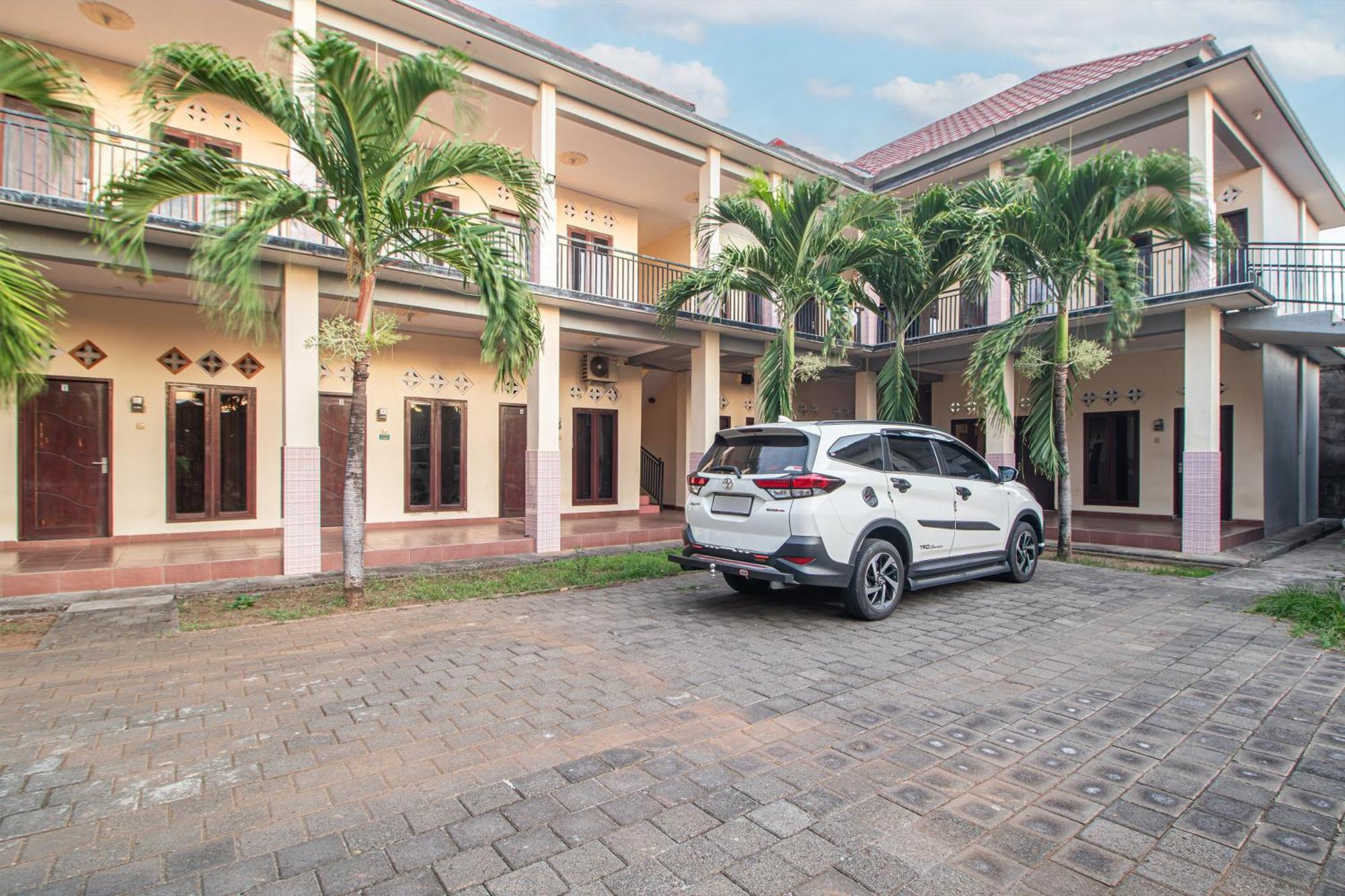 Oyo Life 93504 Kost Krisna Ξενοδοχείο Temukus Εξωτερικό φωτογραφία