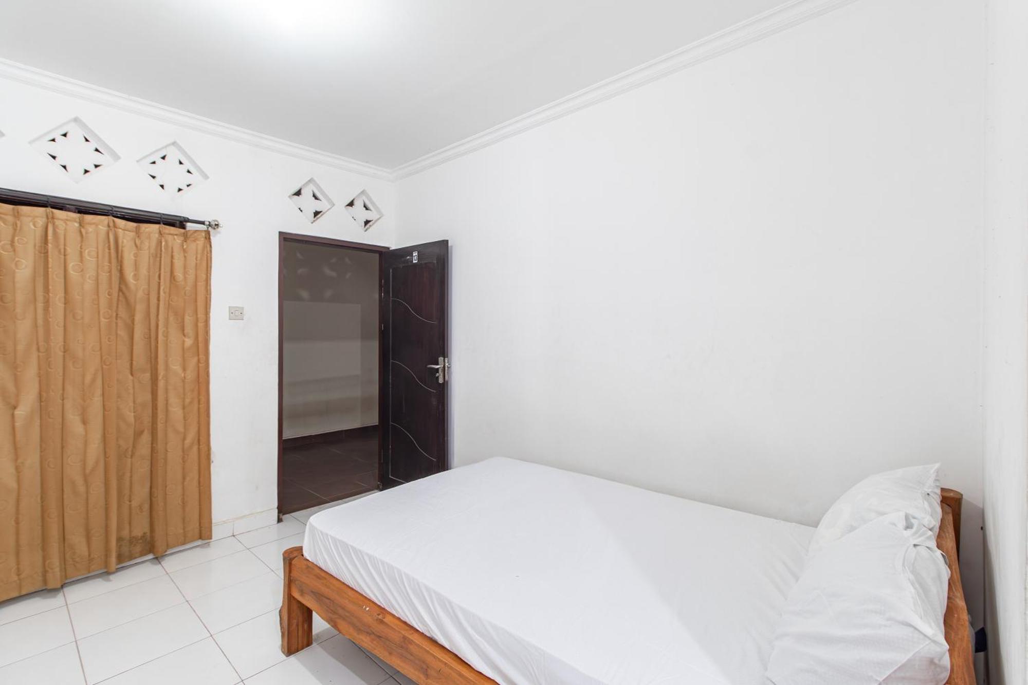 Oyo Life 93504 Kost Krisna Ξενοδοχείο Temukus Εξωτερικό φωτογραφία