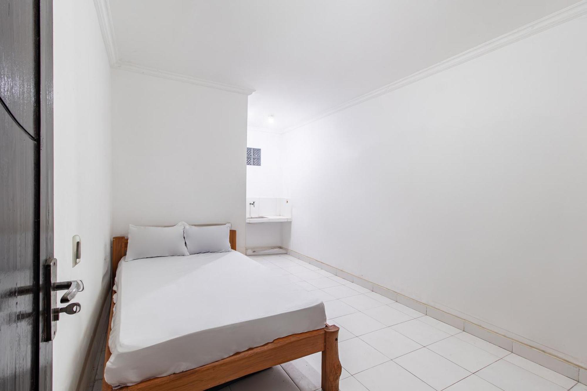 Oyo Life 93504 Kost Krisna Ξενοδοχείο Temukus Εξωτερικό φωτογραφία